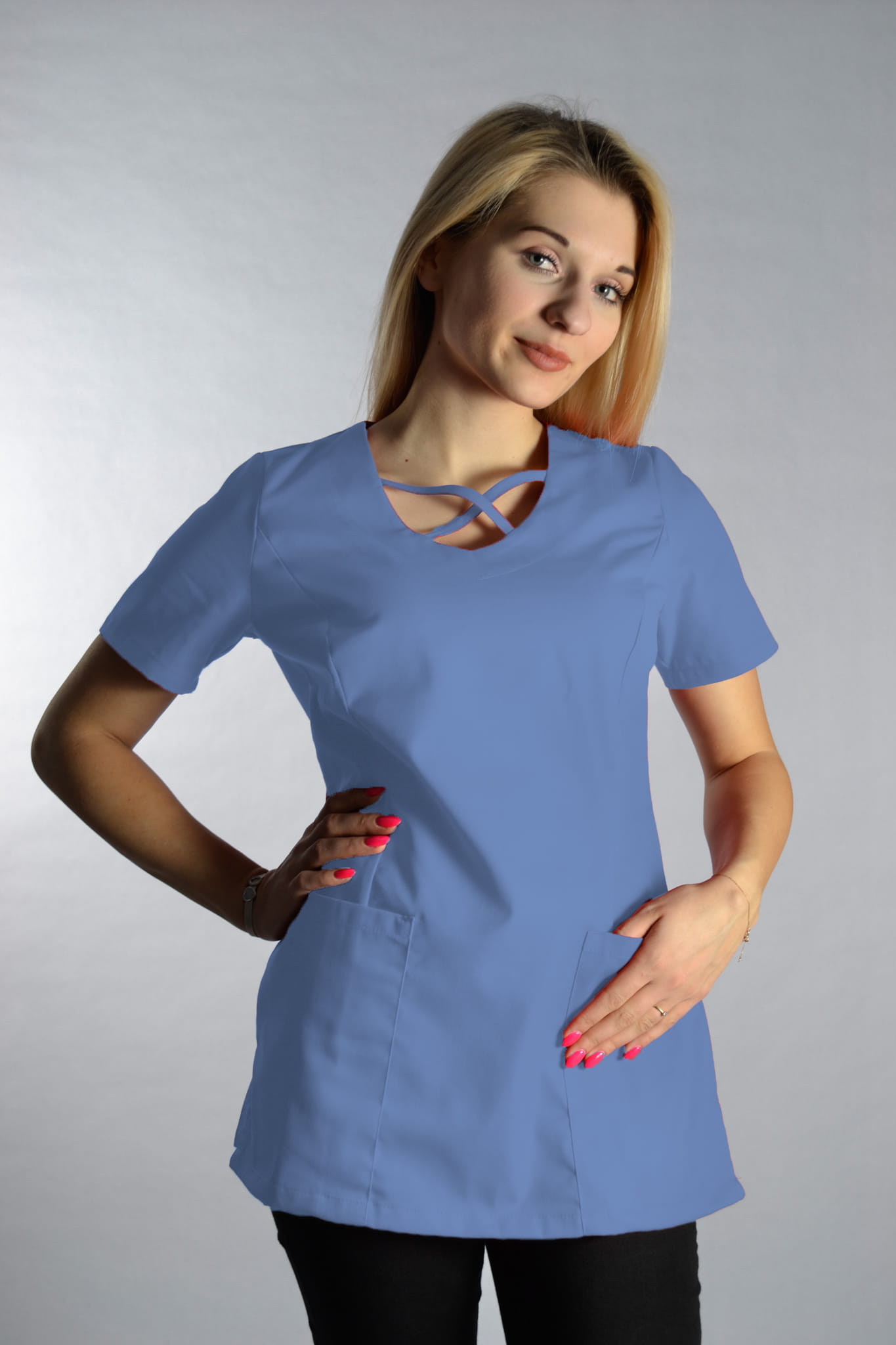Bluza Medyczna Upper Dwie Kieszenie Jasno Niebieska – bluzki medyczne damskie